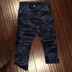 NWOT lululemon blue/black crops